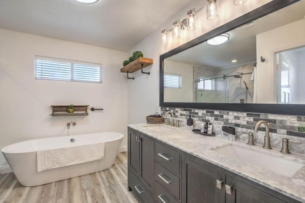 Cozy Desert Retreat - Pool, Spa, Views Henderson Extérieur photo